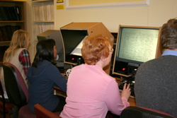 Microfilm readers in the searchroom / Llun o: Darllenydd microffilm yn yr ystafell ymchwil